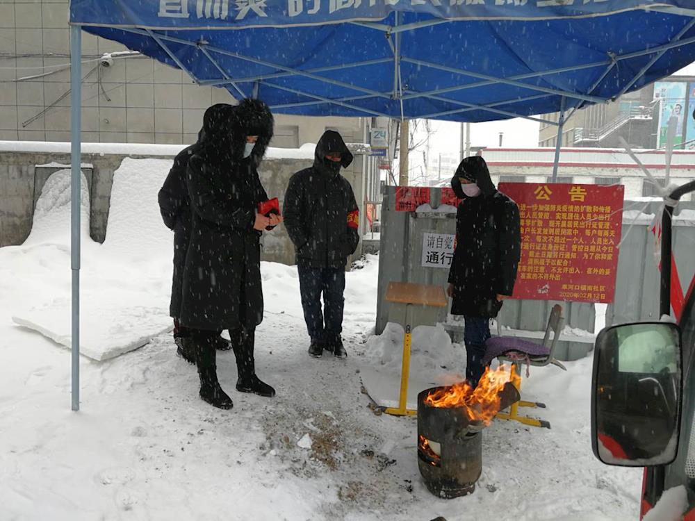 草河口镇志愿者团队凝聚起风雪战“疫”硬核力量