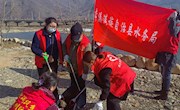 水务局开展“保护母亲河 共建文明枫乡”河道垃圾清理志愿服务活动