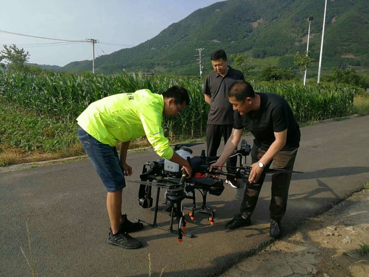 本溪县无人机飞防作业实现零突破