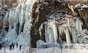 赏关门山冰瀑 玩冰雪嘉年华